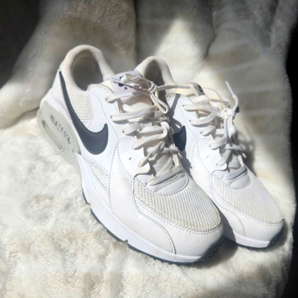 Women's Nike Air-Max Sneakers